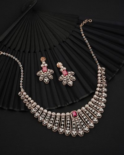 Traditional gold necklace set