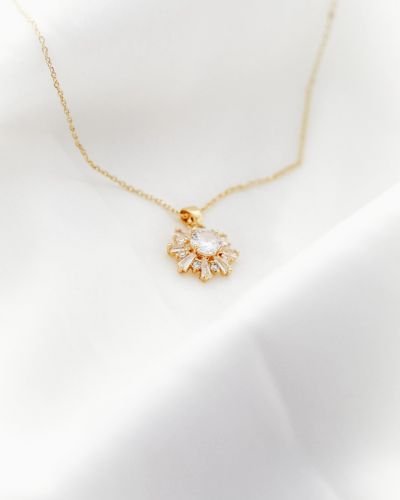 Minimal charm pendant